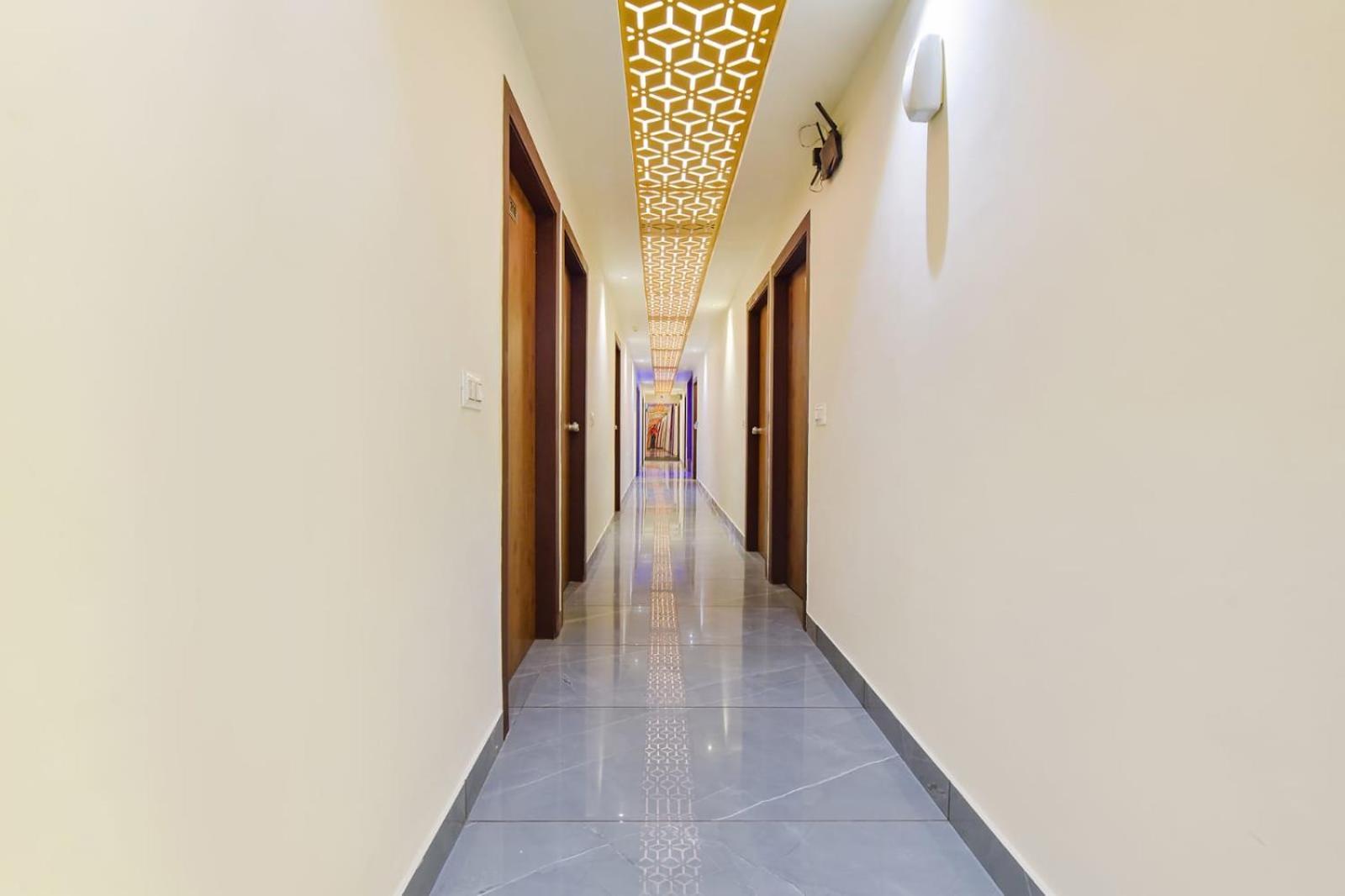 Hotel Avadh Palace, Subhash Bridge, Rto Circle, Ahmedabad Exterior photo