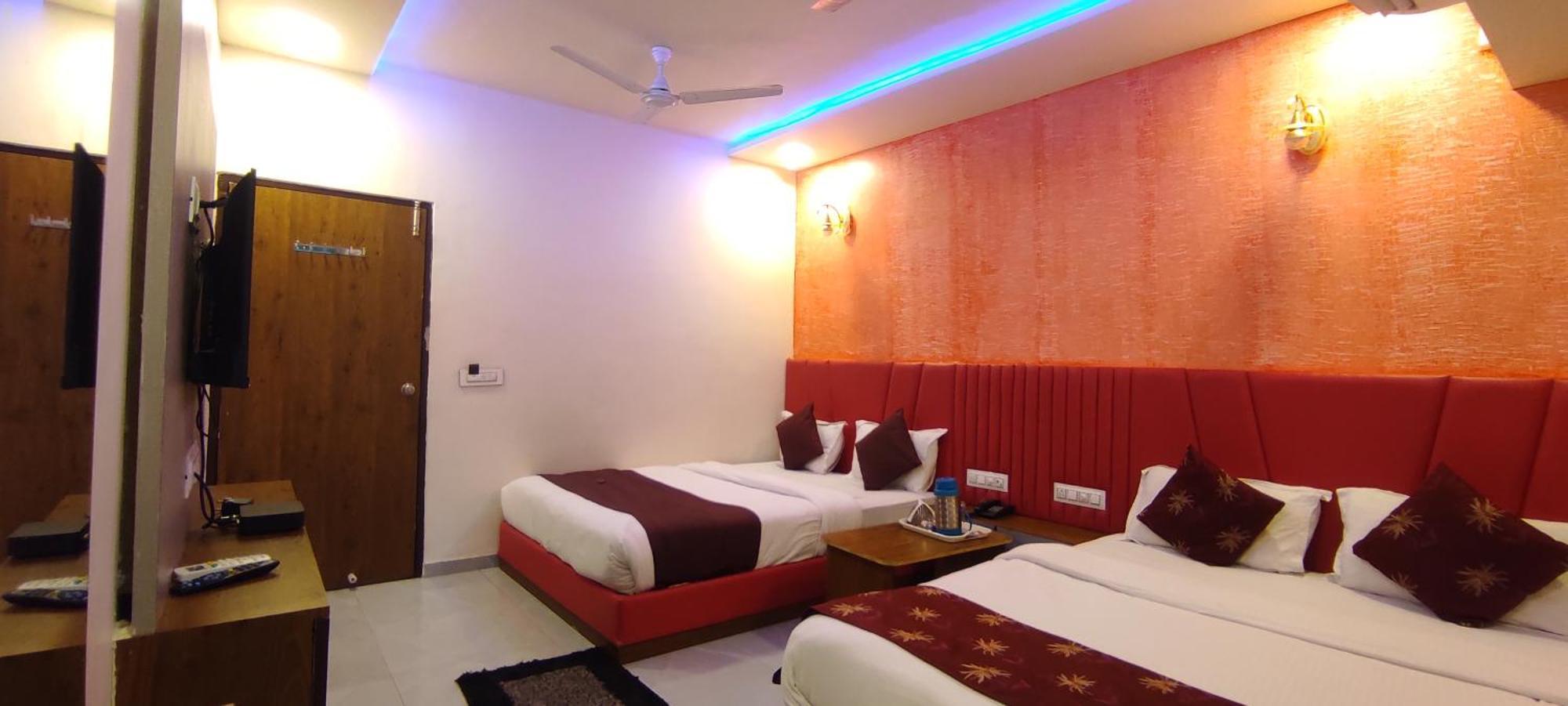 Hotel Avadh Palace, Subhash Bridge, Rto Circle, Ahmedabad Exterior photo